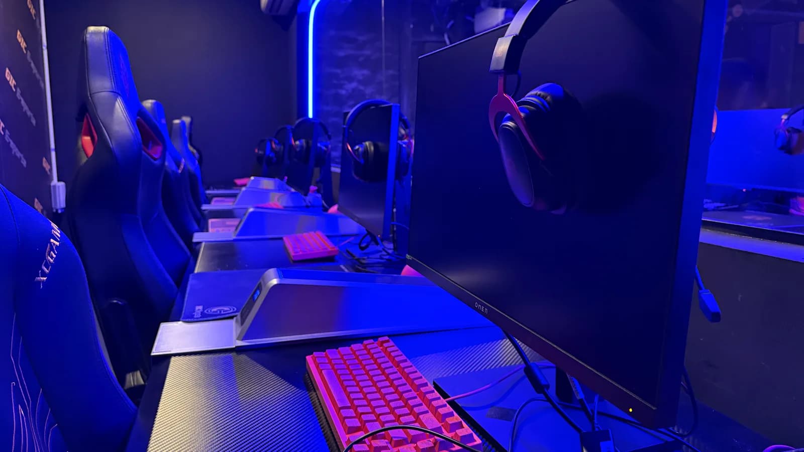 TOURNAMENT ROOM
